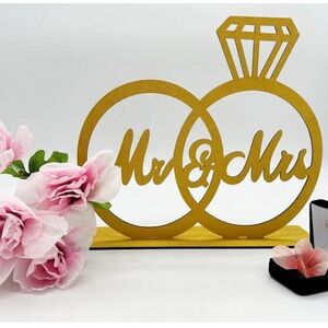 Gold Wedding Ring Table Decor
